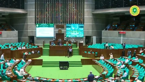 দানের পরও সম্পত্তিতে থাকবে বাবা-মার অধিকার, আইন পাস