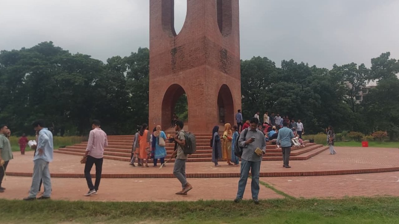 নবীনদের পদচারণায় মুখরিত জাহাঙ্গীরনগর বিশ্ববিদ্যালয় (1)