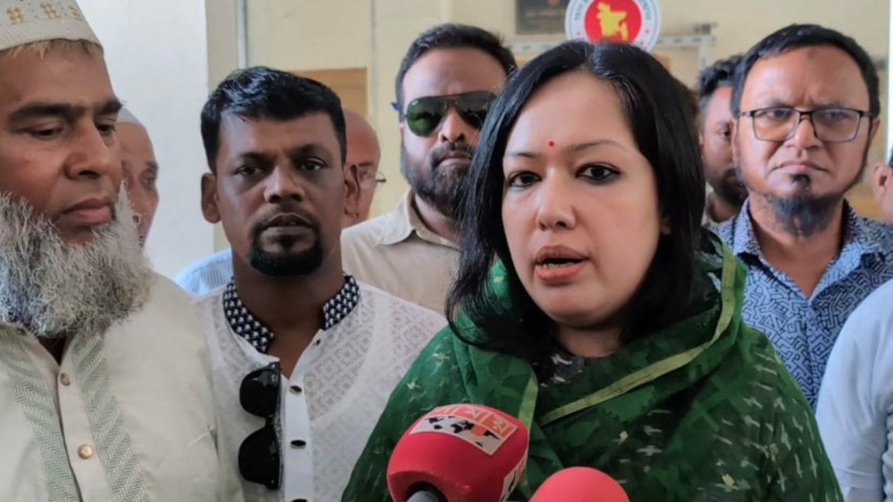 শেখ হাসিনার দেশে ফিরতে বাধা নেই: রুমিন ফারহানা