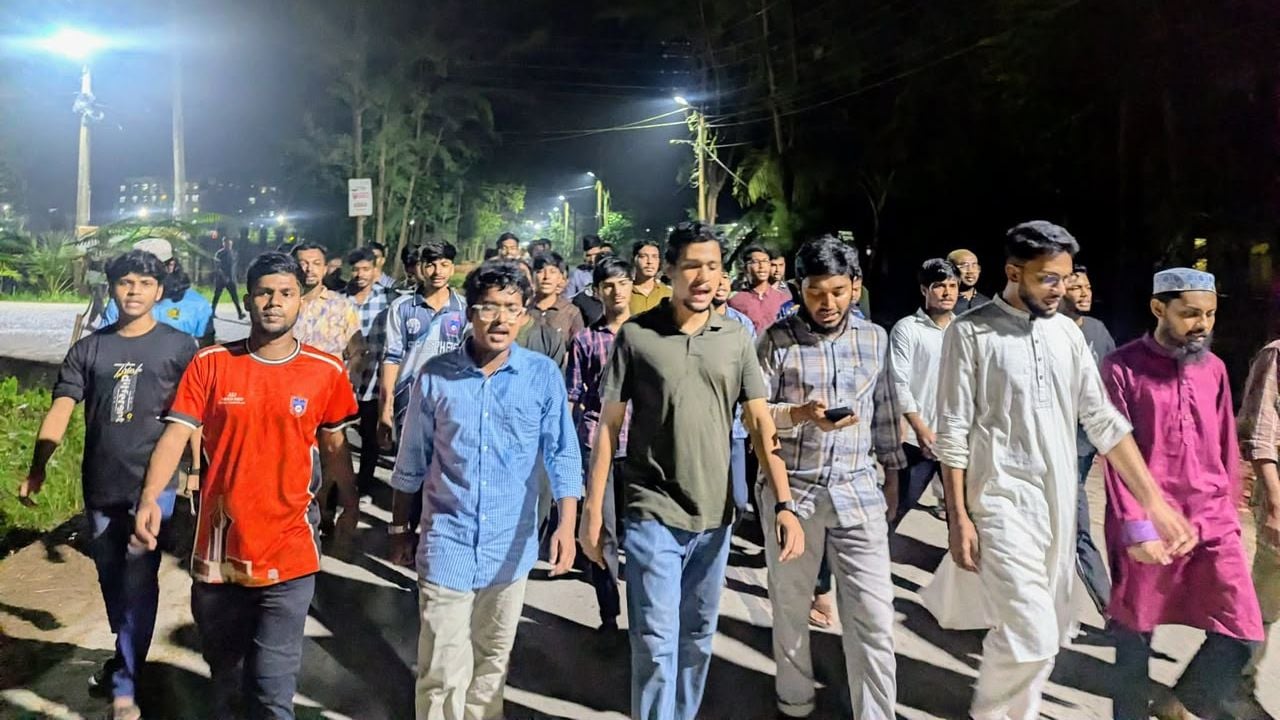 ‘ভাইভার নামে দলীয়করণ মানি না,’ নোবিপ্রবিতে মধ্যরাতে বিক্ষোভ