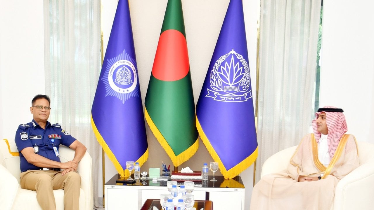 আইজিপির সঙ্গে সৌদি রাষ্ট্রদূতের সাক্ষাৎ