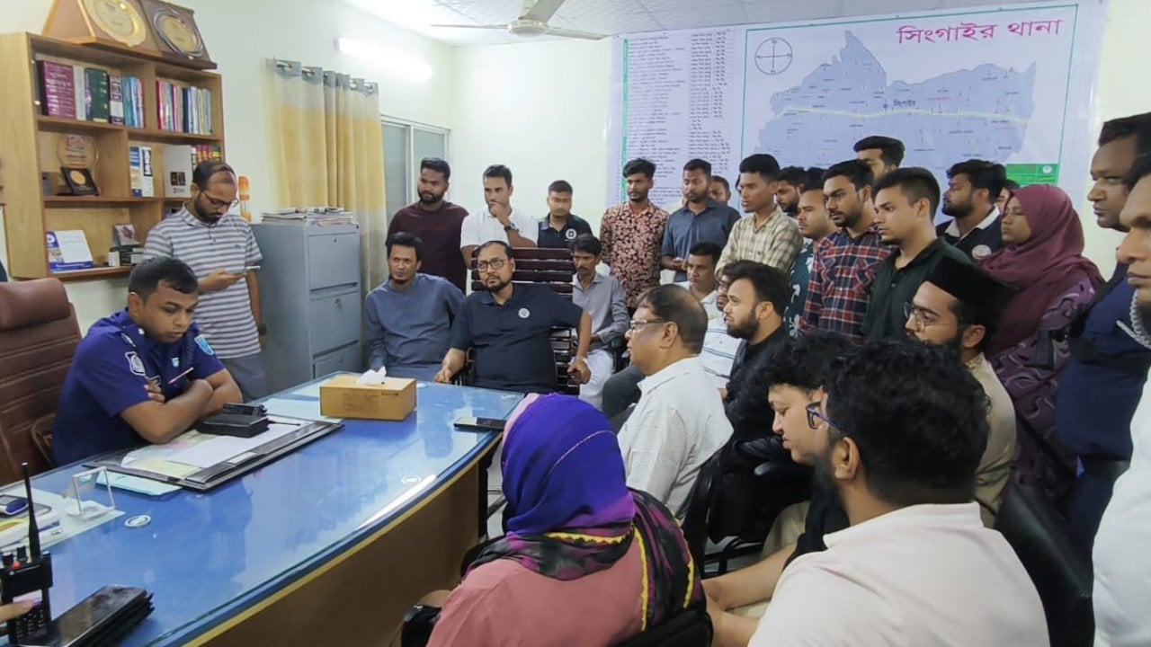 সিংগাইরে জবির বাসে হামলা: জড়িতদের দ্রুত গ্রেপ্তারের দাবি উপাচার্যের