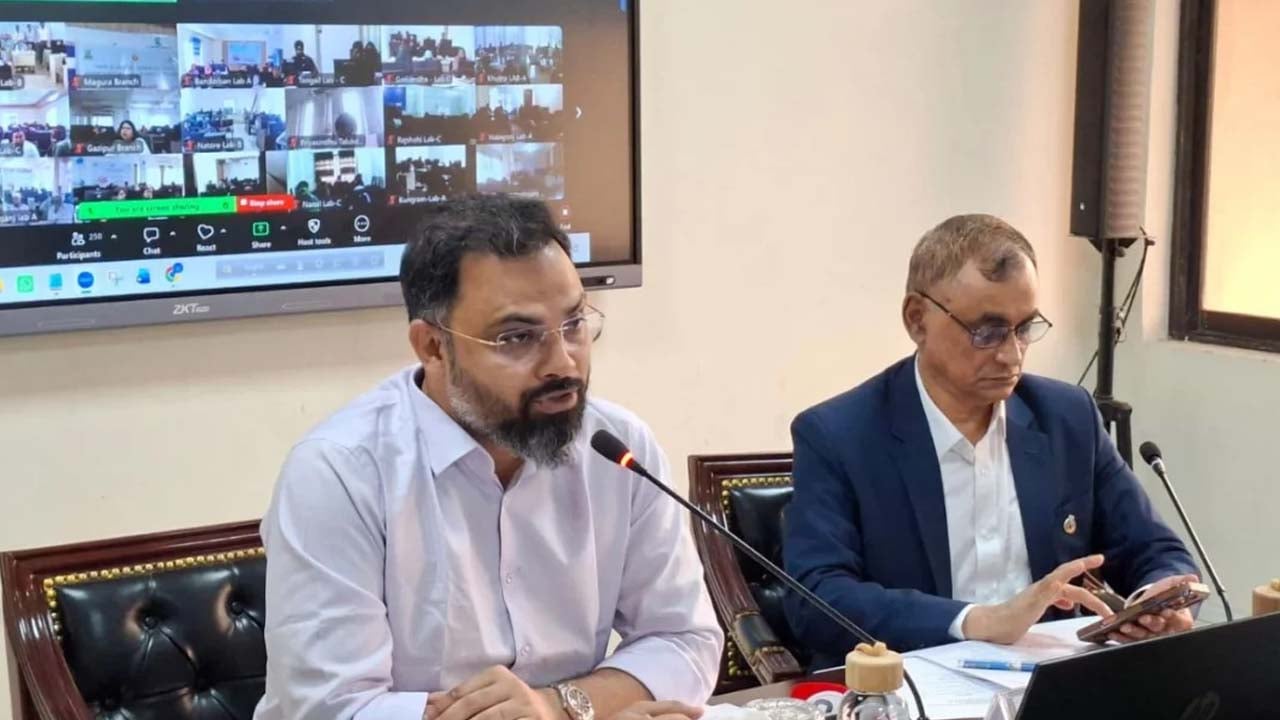 তরুণদের ফ্রিল্যান্সিং প্রশিক্ষণে বেকারত্ব কমবে: প্রতিমন্ত্রী আমিনুল