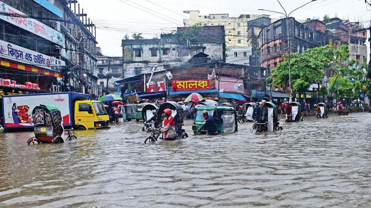 চট্টগ্রামে ১২ ঘণ্টায় ১২৯ মিলিমিটার বৃষ্টি