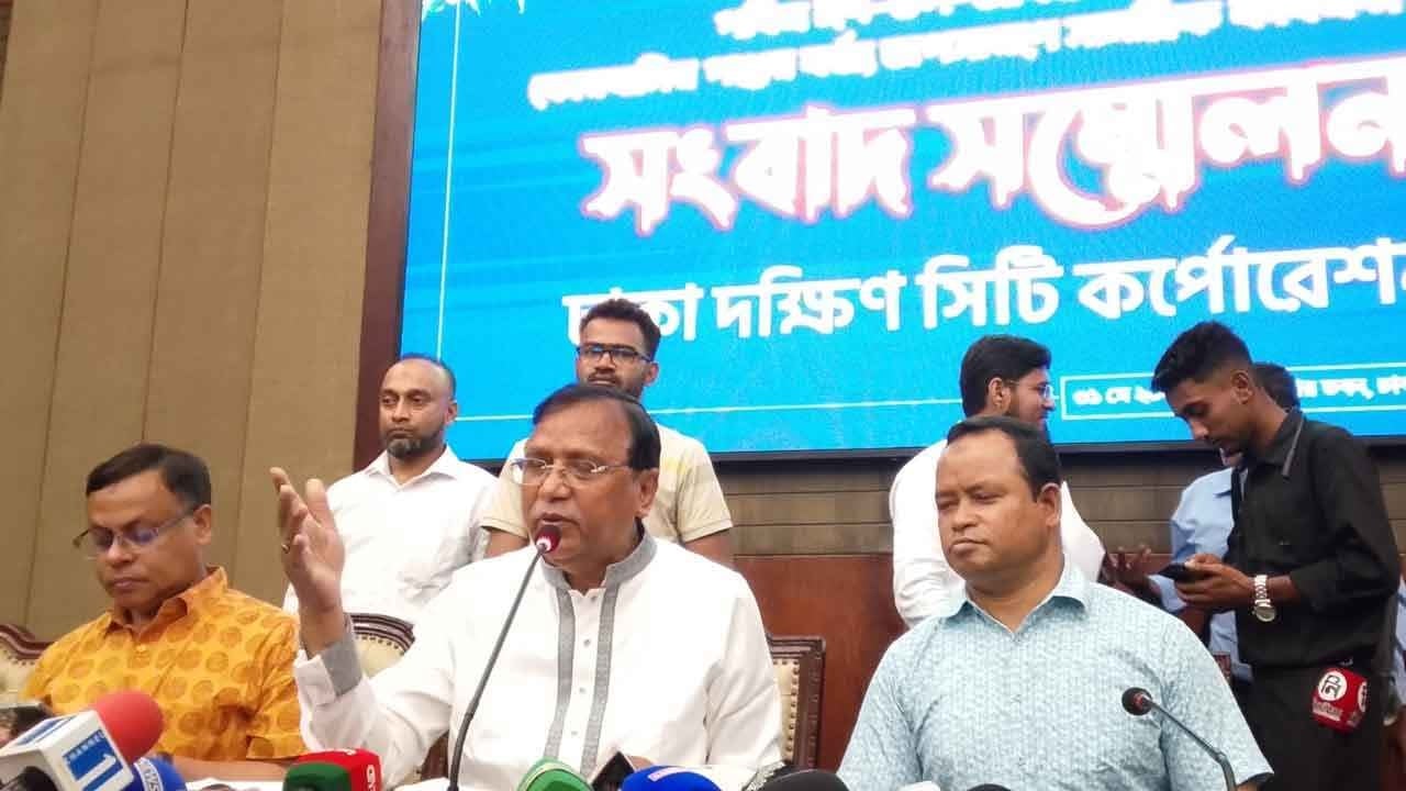 হাট পরিষ্কারে গাফিলতিতে দায়ী ইজারদারদের বিরুদ্ধে ব্যবস্থা: ডিএসসিসি প্রশাসক 