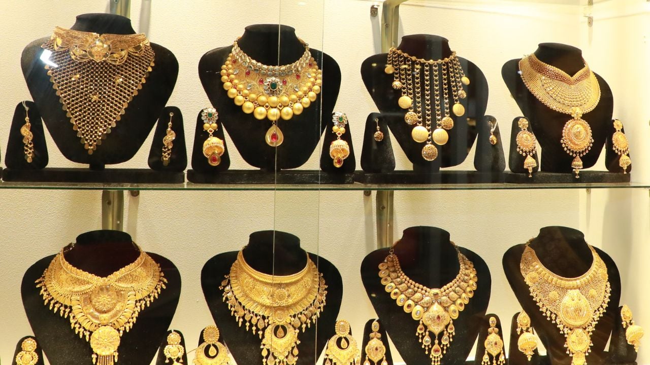 ২৪ ঘণ্টার ব্যবধানে কমলো স্বর্ণের দাম