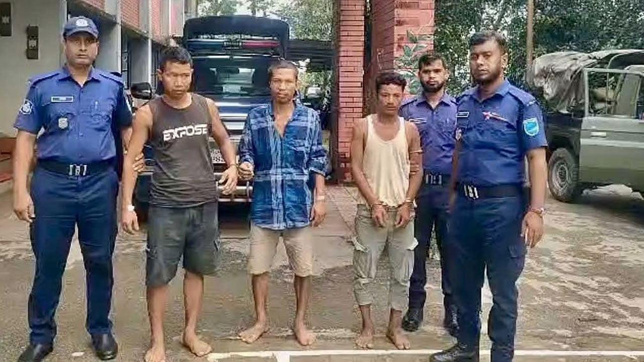 খাগড়াছড়িতে অস্ত্রসহ আটক ইউপিডিএফের ৩ সদস্য