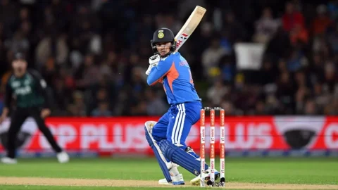 ছক্কায় অভিষেক শর্মার রেকর্ড