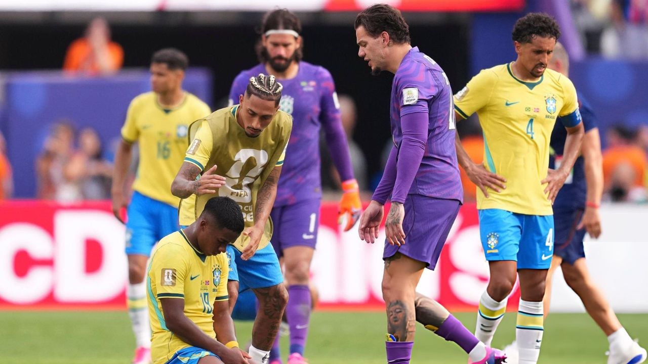 ৩৬ বছর পর শেষ ষোলো থেকে বিদায় নিলো ব্রাজিল