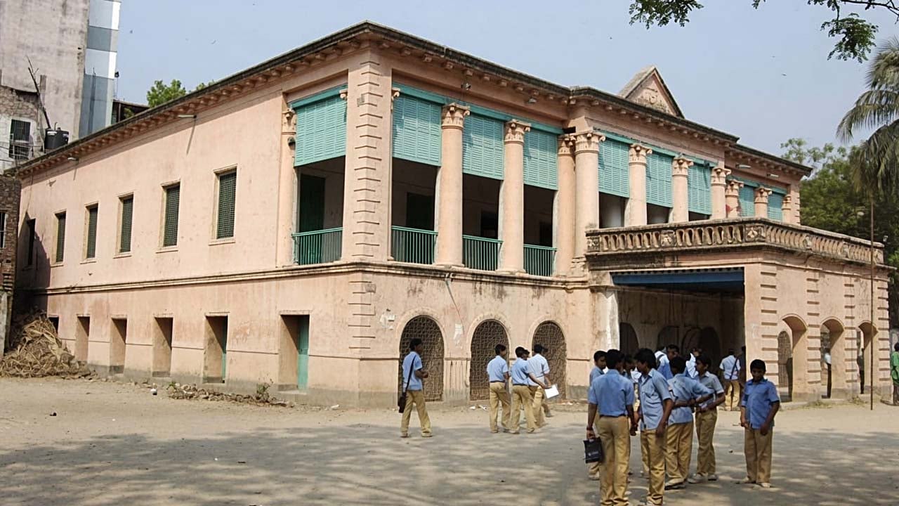পুরান ঢাকার এক কিলোমিটারে ১৪ শিক্ষাপ্রতিষ্ঠান, শতবর্ষী ৮টি