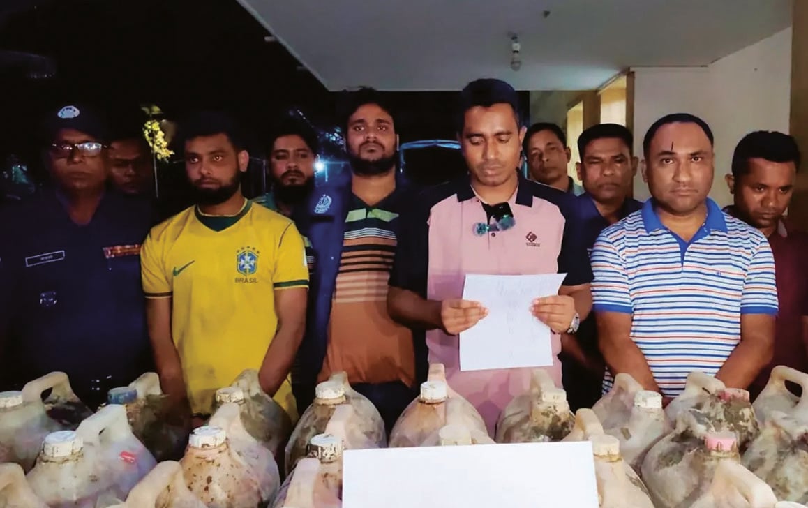 মদ তৈরির উপকরণসহ ব্রাজিল সমর্থক গ্রেপ্তার