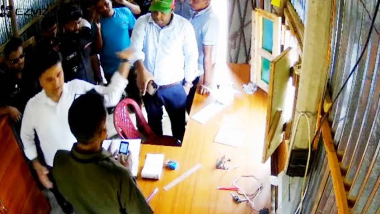 ছাত্রদল নেতাকে থাপ্পড়, সেই ইউএনওকে প্রত্যাহার