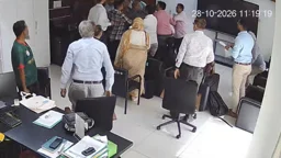 আইইডিসিআর কার্যালয়ে ঢুকে পরিচালককে মারধর, অভিযোগ ড্যাবের বিরুদ্ধে