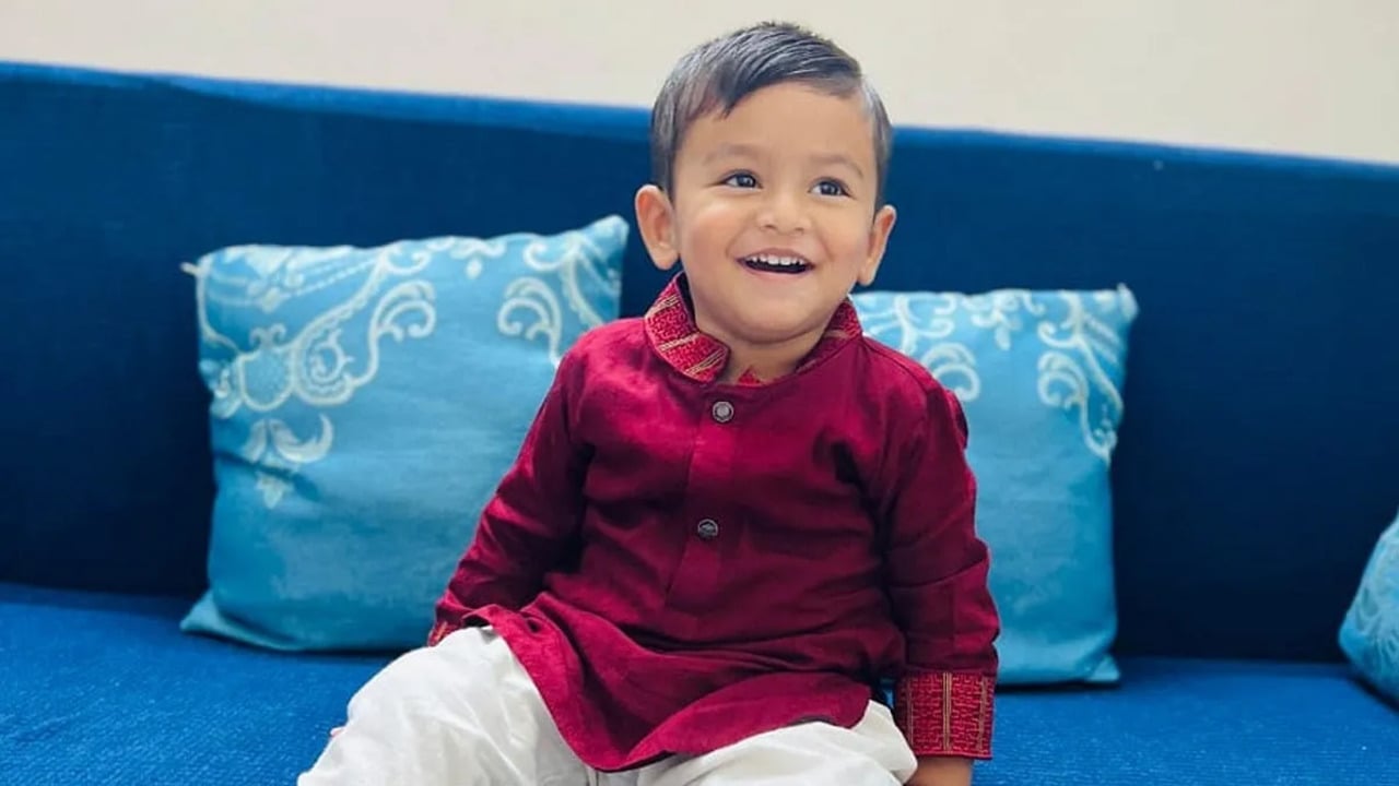সরকারি কোয়ার্টারের ভেতরে গাড়িচাপায় প্রাণ গেল ৩ বছরের জায়েদের
