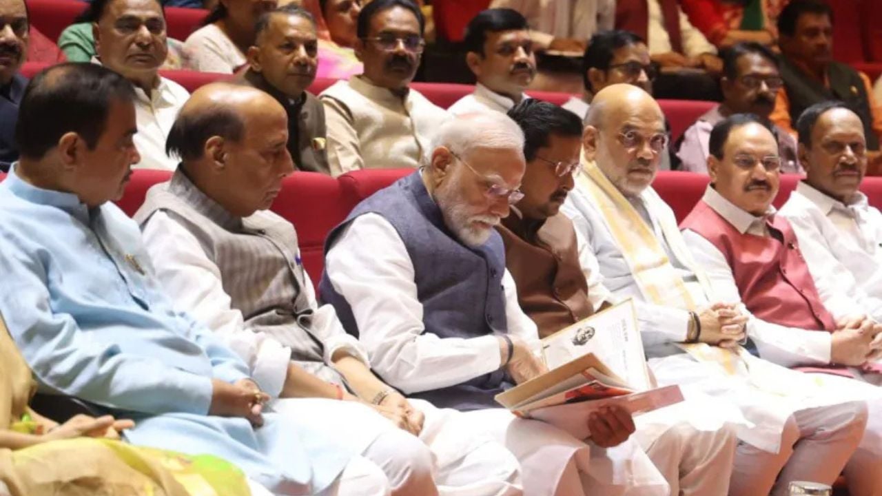 আন্দোলনের মধ্যেই প্রশ্নফাঁস নিয়ে মুখ খুললেন নরেন্দ্র মোদি
