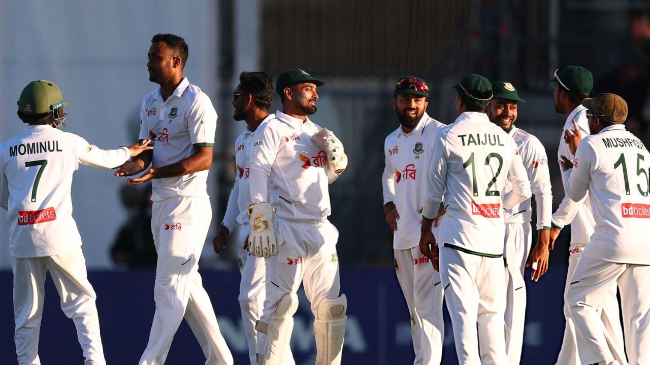 ১৮ উইকেট পতনের দিনে অস্ট্রেলিয়া এগিয়ে ১০১ রানে