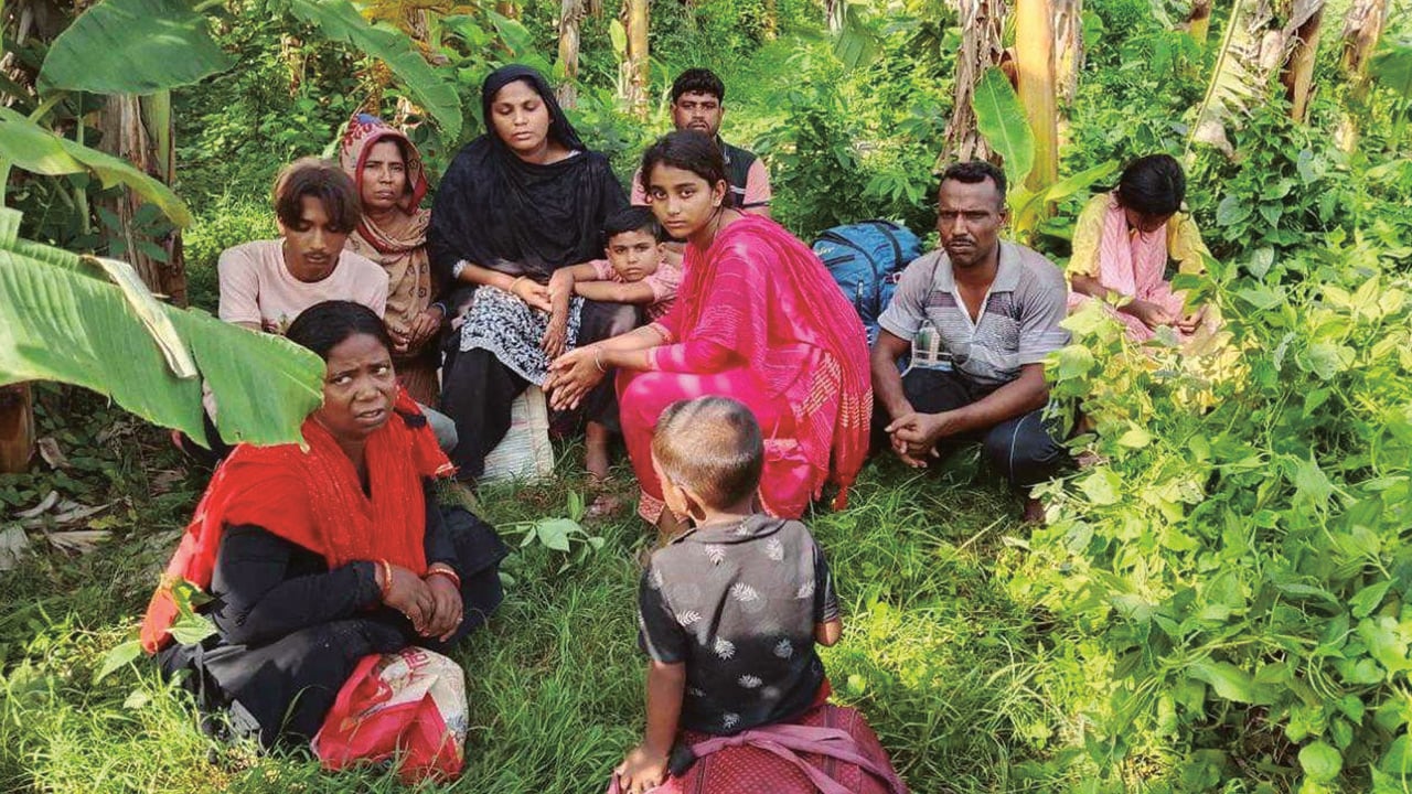 চুয়াডাঙ্গা সীমান্তে অবৈধ অনুপ্রবেশের সময় আটক ১০