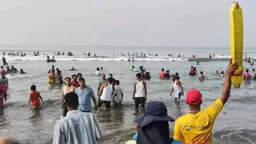 কক্সবাজারে সাগরে নেমে ৩ পর্যটকের মৃত্যু, নিখোঁজ ২