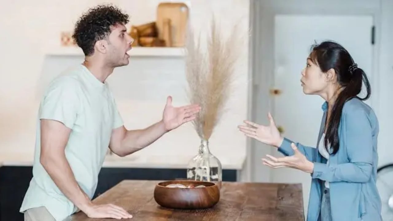 কে বেশি কথা বলে, নারী নাকি পুরুষ