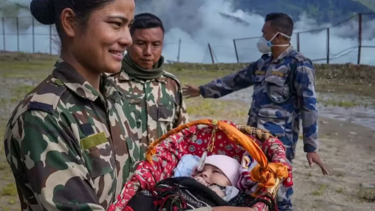 নেপালে বন্যার সাতদিন পর জীবিত উদ্ধার ৪৫ দিনের শিশু