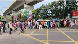 সচিবালয় স্থানান্তরের সিদ্ধান্তের প্রতিবাদে শেকৃবির 
শিক্ষার্থীরা কেন লাগাতার আন্দোলনে