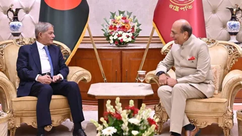 অভিন্ন নদীর পানি ন্যায্য বণ্টনে ভারতের প্রতি আহ্বান রাষ্ট্রপতির