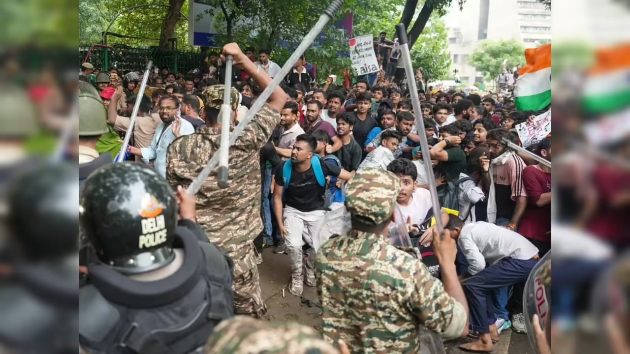 পুলিশ-ককরোচ জনতা পার্টির সংঘর্ষ, রণক্ষেত্র দিল্লি