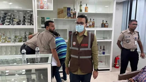 ‘অবৈধ গুদামে’ শুল্কমুক্ত মদ, সালমান মুক্তাদিরের শ্বশুরের ৪ গুদাম সিলগালা