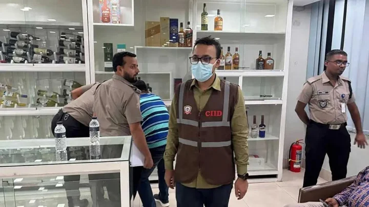 ‘অবৈধ গুদামে’ শুল্কমুক্ত মদ, সালমান মুক্তাদিরের শ্বশুরের ৪ গুদাম সিলগালা