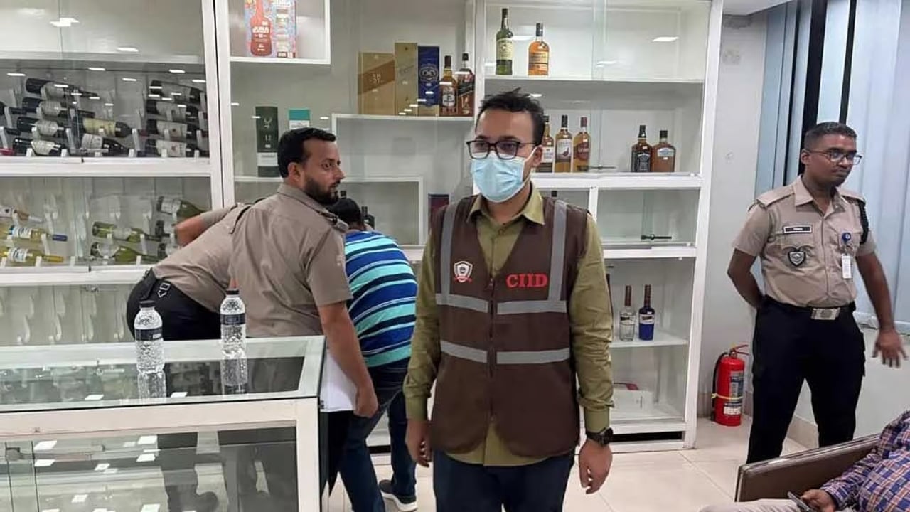‘অবৈধ গুদামে’ শুল্কমুক্ত মদ, সালমান মুক্তাদিরের শ্বশুরের ৪ গুদাম সিলগালা