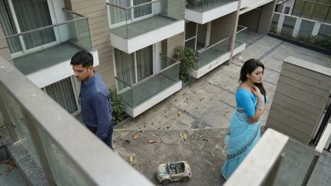 যে ৪ ভুলে ভেঙে যেতে পারে সম্পর্ক