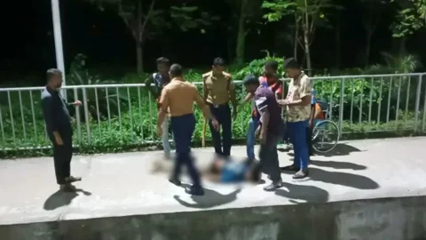রাবি শিক্ষার্থীকে মারধরের অভিযোগে ৪ রেলকর্মী বরখাস্ত