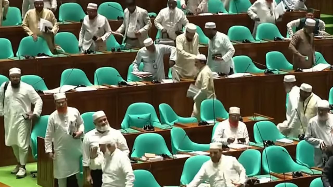 সংবিধান সংশোধনে কমিটি গঠন, প্রতিবাদে বিরোধী দলের ওয়াকআউট