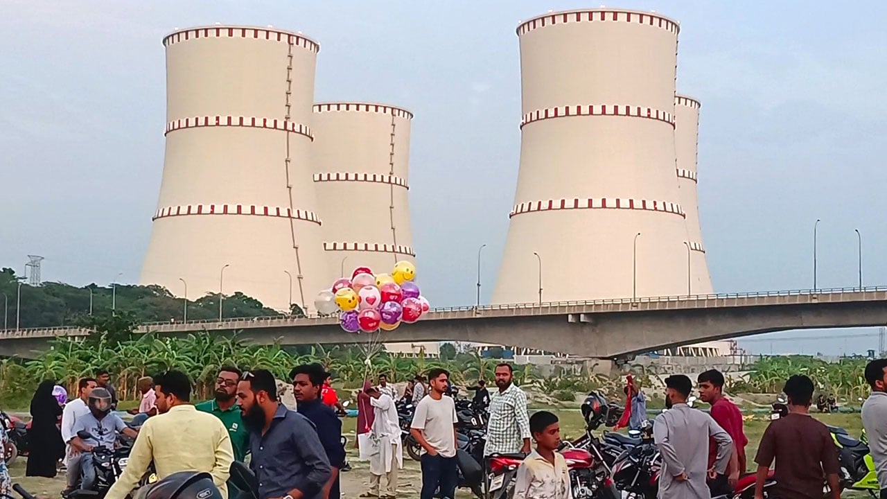 রূপপুর ঘিরে পর্যটনের অপার সম্ভাবনা: ছুটির দিনে দর্শনার্থীদের ভিড়