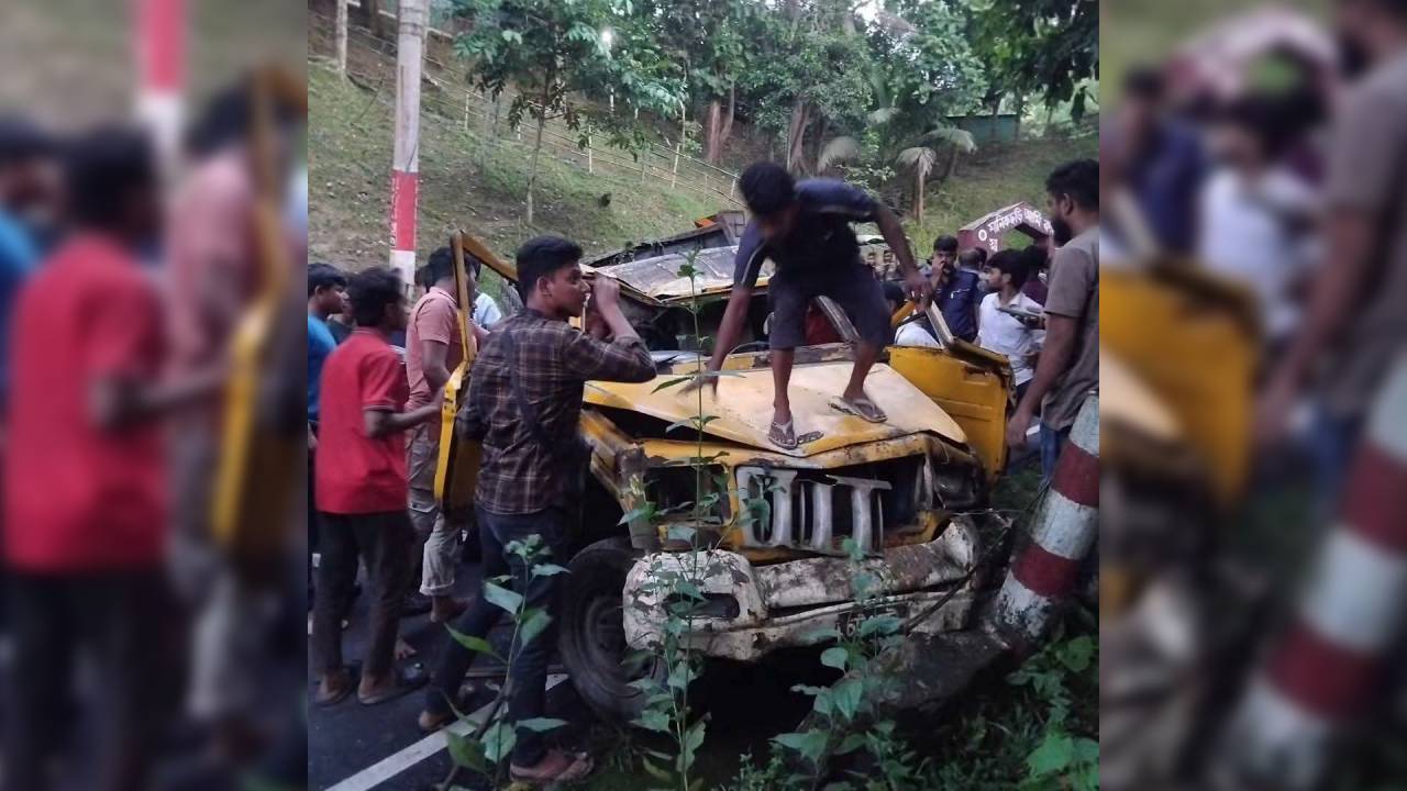 রাঙামাটিতে যাত্রীবাহী পিকআপ উল্টে নিহত ৪
