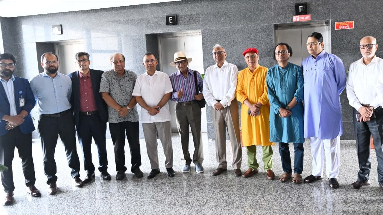 সরকারের ইতিবাচক উদ্যোগ তুলে ধরার আহ্বান প্রধানমন্ত্রীর