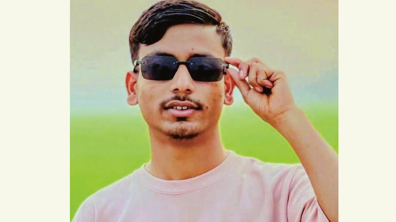 মোটরসাইকেল নিয়ন্ত্রণ হারিয়ে প্রাণ গেলো যুবকের 