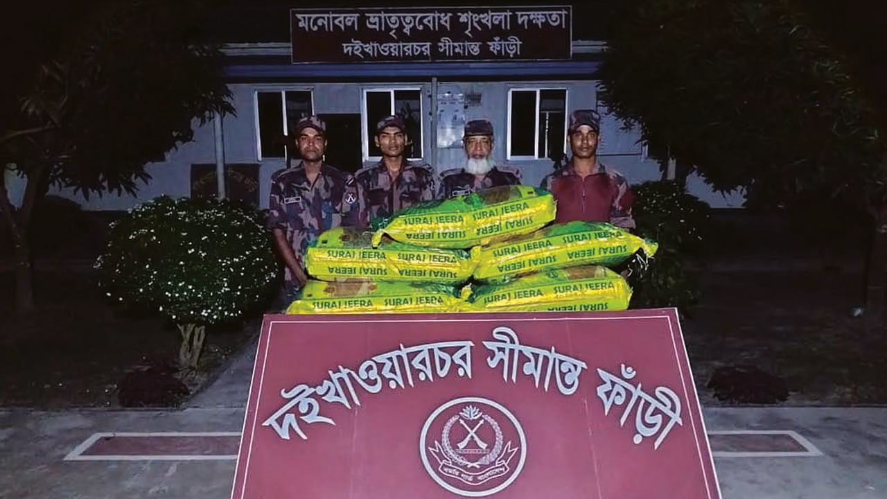 কুড়িগ্রাম সীমান্তে চোরাই পণ্য জব্দ, আটক ৩ 