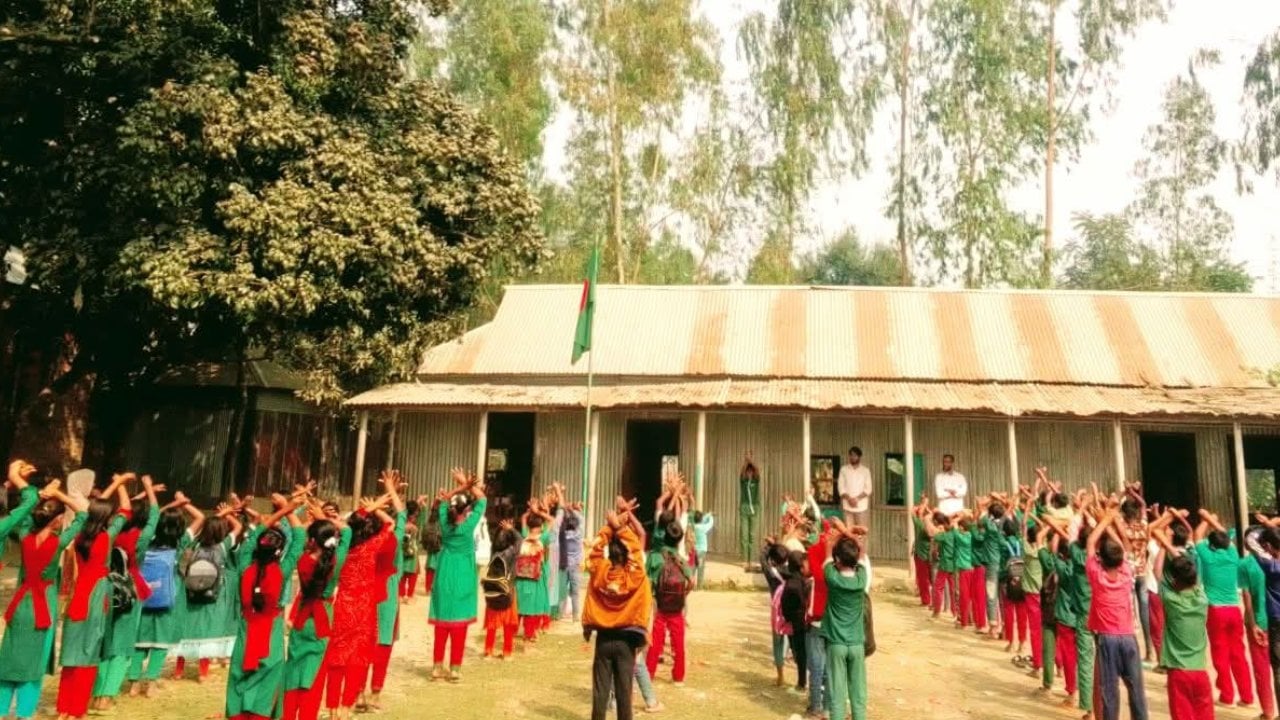 ১২ বছরেও মেলেনি পাকা ভবন, ভোগান্তিতে শিক্ষার্থীরা ২