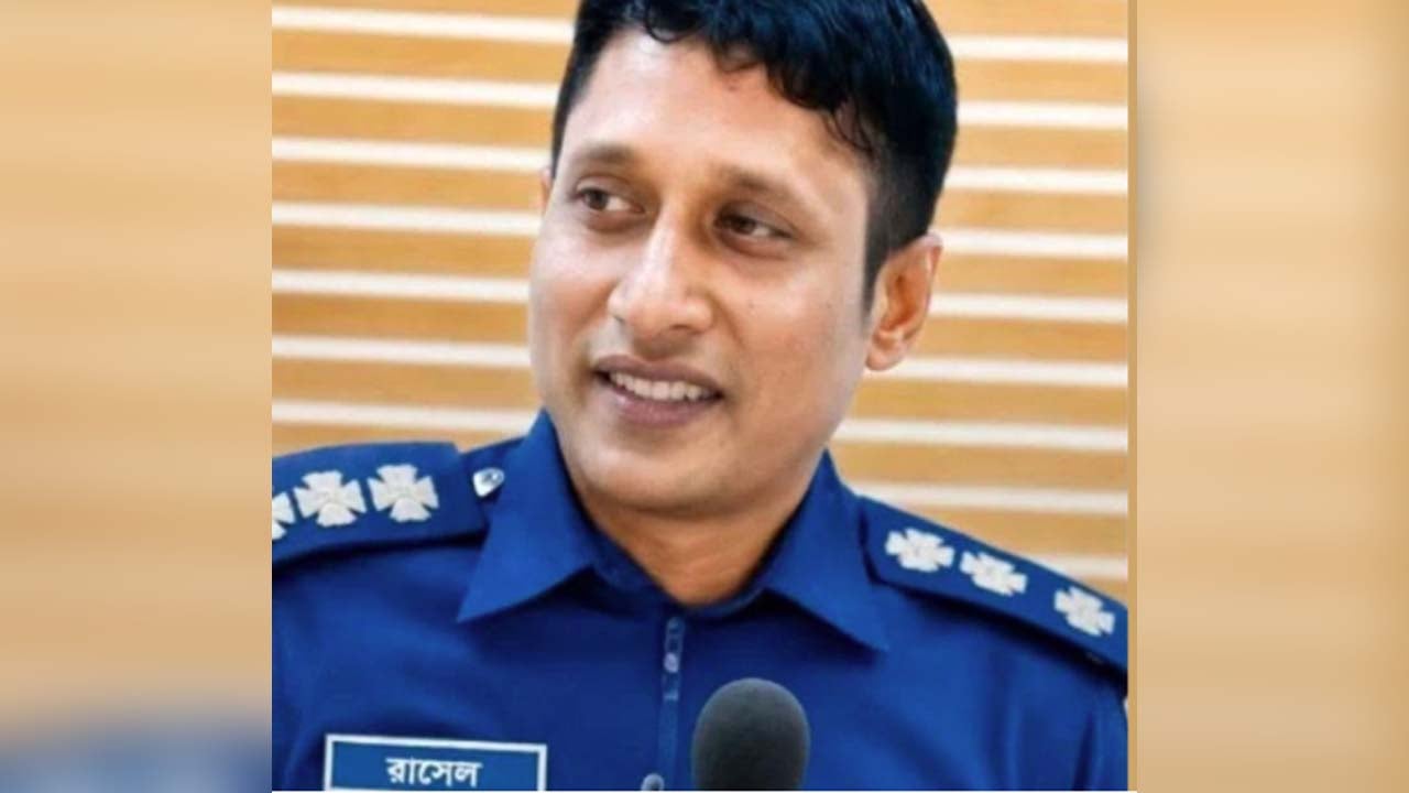 মোবাইল ফোন চুরির অভিযোগে এসআই প্রত্যাহার