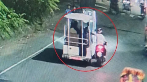চলন্ত শাটলে ঢাবি ছাত্রীর কান থেকে স্বর্ণের দুল ছিনতাই