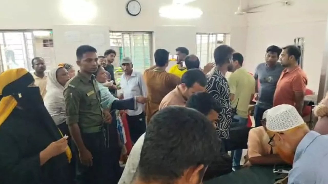 নারায়ণগঞ্জে আসামি ধরতে গিয়ে হামলায় আহত ৩ পুলিশ