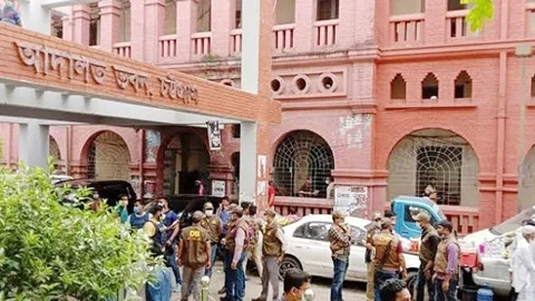 শুনানিতে অস্বাভাবিক আচরণ, আইনজীবীর ডোপ টেস্টের নির্দেশ