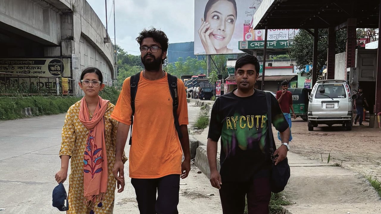 টাঙ্গাইলে ফাহিমের সঙ্গে হাঁটেন শিল্পী দম্পতি
