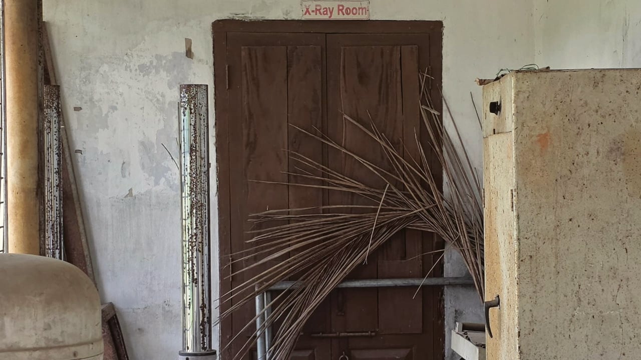 এক্সরে কক্ষ তালাবদ্ধ 