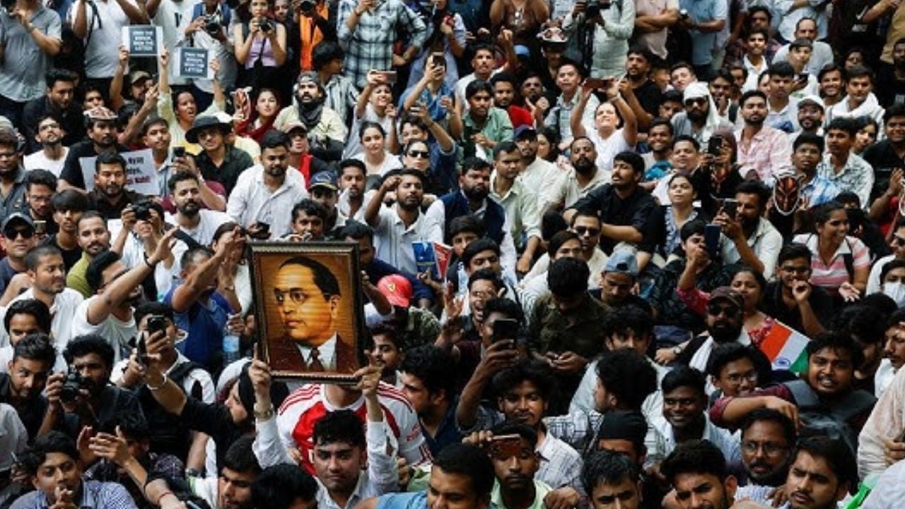 ভারতে চলমান আন্দোলনের মাঝে ৪৭ কর্মকর্তা বরখাস্ত