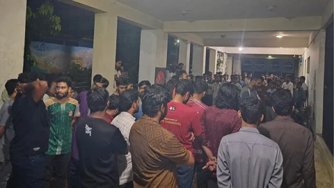 সিলেট ইঞ্জিনিয়ারিং কলেজে অধ্যক্ষসহ ১৪ শিক্ষক অবরুদ্ধ
