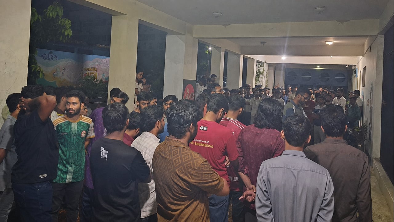 সিলেট ইঞ্জিনিয়ারিং কলেজে অধ্যক্ষসহ ১৪ শিক্ষক অবরুদ্ধ