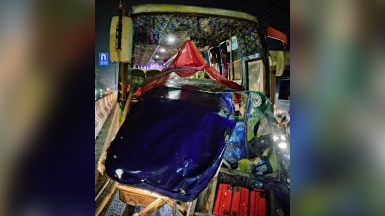 কুমিল্লায় বাস-অটোরিকশা মুখোমুখি সংঘর্ষে নিহত ৩