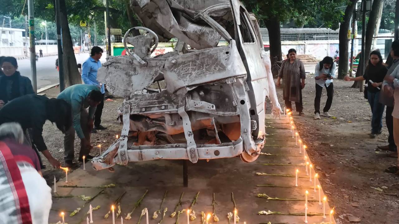 তারেক মাসুদ-মিশুক মুনীরের স্মরণে মোমবাতি প্রজ্বালন